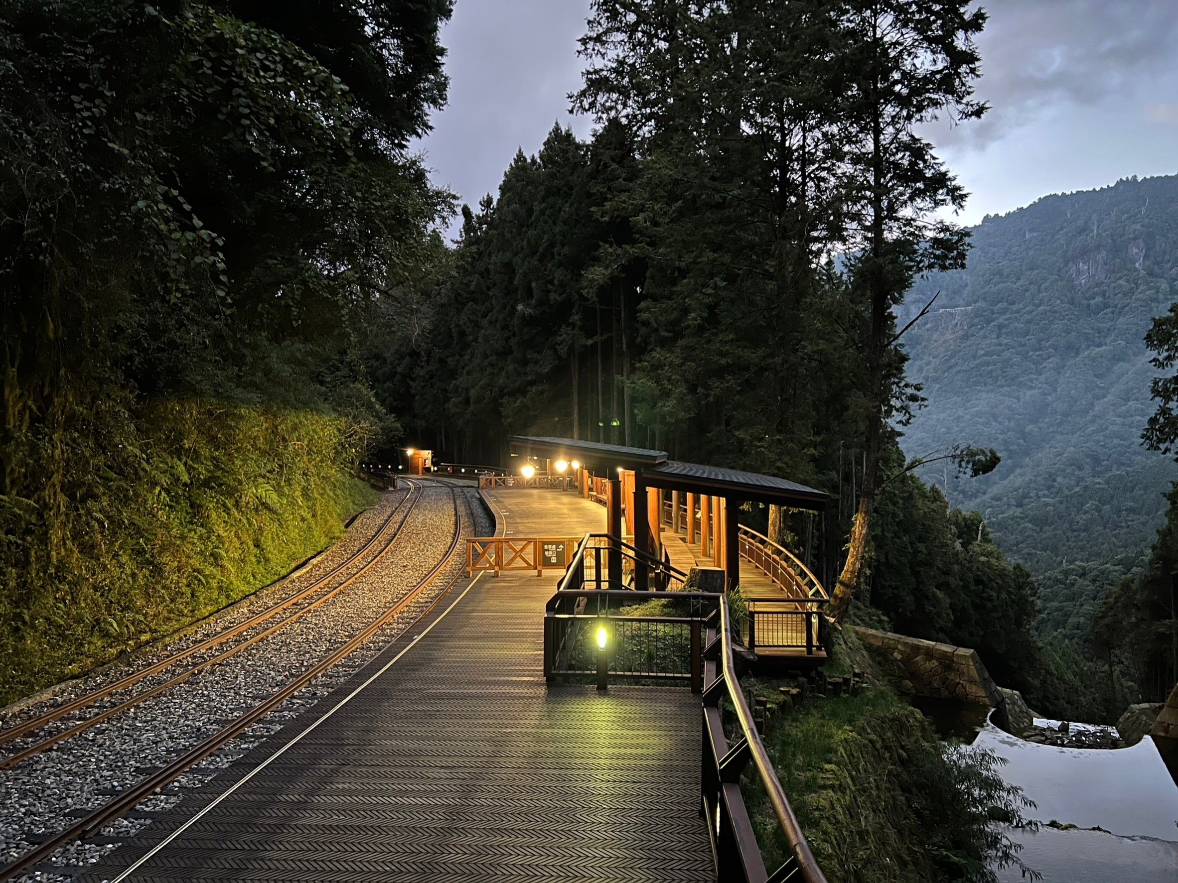 改建後之阿里山林業鐵路神木車站清晨景緻